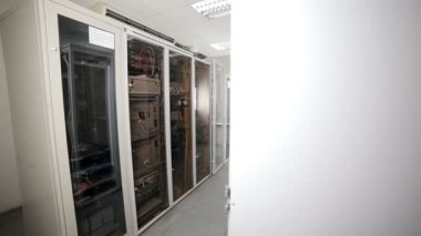 süper bilgisayar kabloları ve lambalar