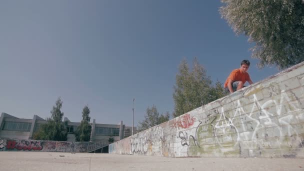 Skate da Liberdade Verdadeira. Movimento lento . — Vídeo de Stock