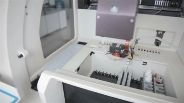 Tıbbi Hematoloji analyzer makine otomatik olarak test tam kan sayımı için çalışma