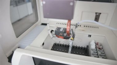 Tıbbi Hematoloji analyzer makine otomatik olarak test tam kan sayımı için çalışma