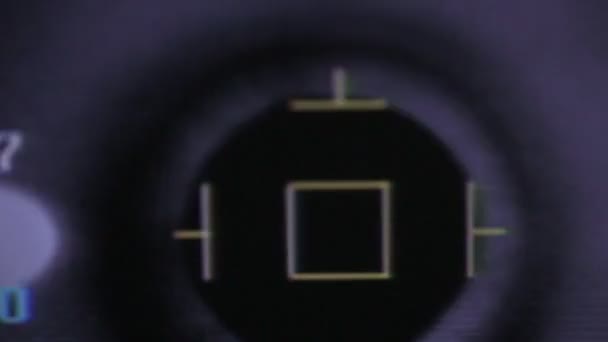 Nowoczesne maszyny automatyczne badanie gałki ocznej. Badania badanie wzroku na ekranie profesjonalny sprzęt medyczny. — Wideo stockowe