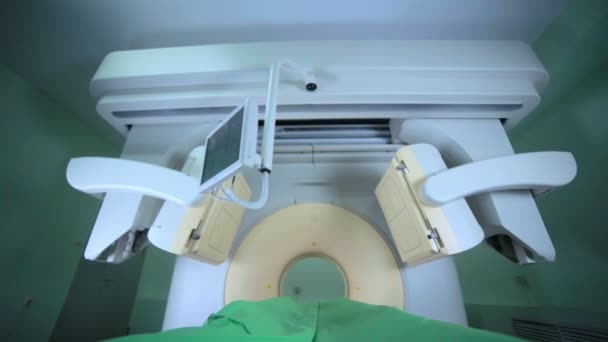 Modern MRI, tomograph, scanner, cat scan in action in bright clinic, medical laboratory. No people. — Stock Video