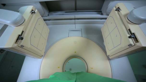 Modern MRI, tomograph, scanner, cat scan in action in bright clinic, medical laboratory. No people. — Stock Video