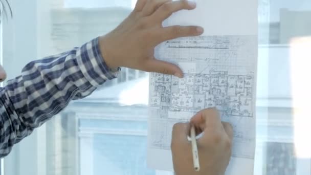 Engineer working on blueprint in a modern office. — Stock Video