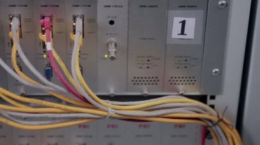 Süper bilgisayar kabloları ve lambalar ile. Yakın çekim.