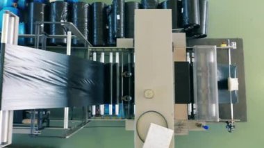 Plastik torba üretim makinesi. Üst görünüm