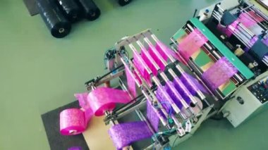 Polietilen fabrikasında otomatik plastik üretim makineleri