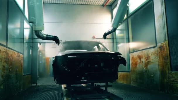 ロボットアーム自動車製造工場で車体を塗装するロボットアーム — ストック動画