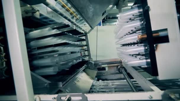 Linha de produção descartáveis copos de plástico — Vídeo de Stock