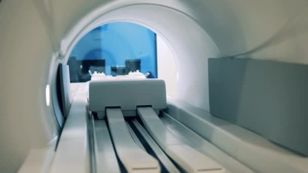 Inside view of the magnetic resonance tomograph — Stock Video