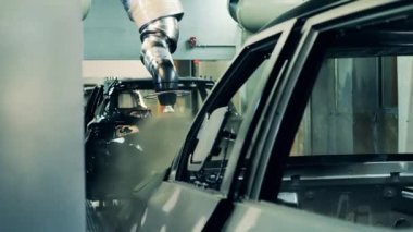 Birden fazla otomotiv leşi olan bitki ünitesi galvanize ediliyor