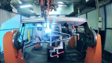 Motor gövdesine sahip fabrika ünitesi mekanik olarak kaynaklanıyor.