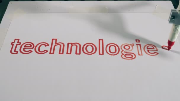 Slovo technologie je psáno robotickým mechanismem — Stock video