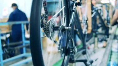 Fabrika personeli tarafından monte edilen motorlar