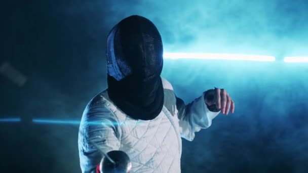 Male fencer is practicing to attack with a foil — Stock Video