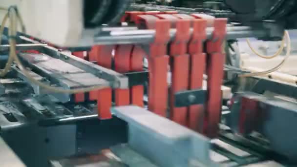 Automatyczne pakowanie maszynowe papieru toaletowego — Wideo stockowe