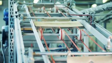 Şekerleme taşıyıcısı waffle katmanları taşıyor.