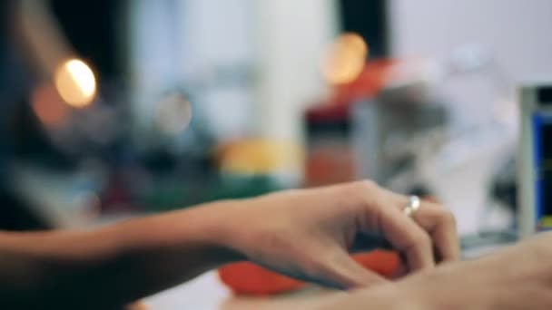 Close up of a circuit in the hands of a male specialist — Stock Video