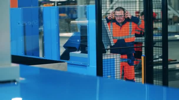 Male worker in protective wear operating a complex machine — Stock Video