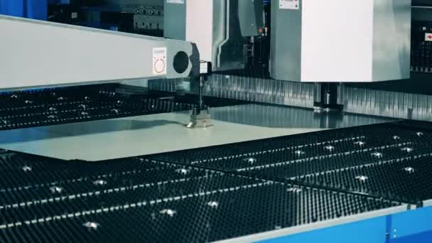 Automatic complex machine shaping large metal plate. Timelapse — Wideo stockowe