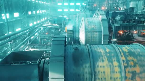 Complexul fabricii miniere cu echipamente industriale — Videoclip de stoc