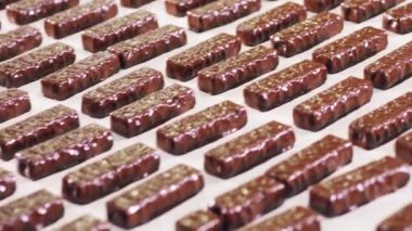 Çikolata kremalı şekerlemelerin taşınması