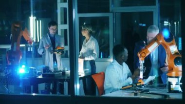 Robotic laboratory with a team of science workers