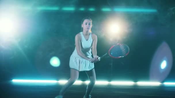 Sportswoman is playing court tennis — Stock Video