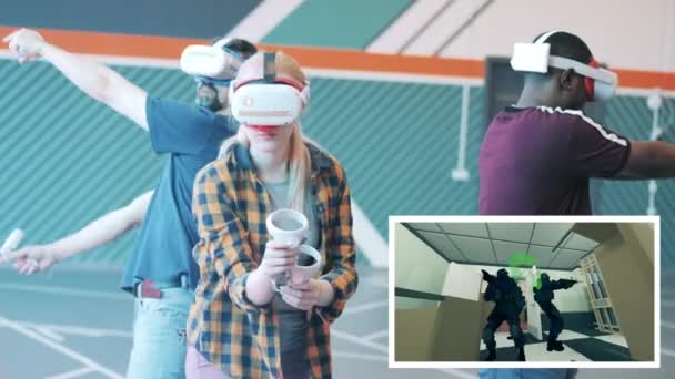 Equipo de jugadores están tomando parte en un juego de disparos VR — Vídeo de stock