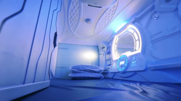 Interno di una stanza vuota in un capsule hotel — Video Stock