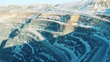 Ulaşımlı bir bakır madeninin yolları