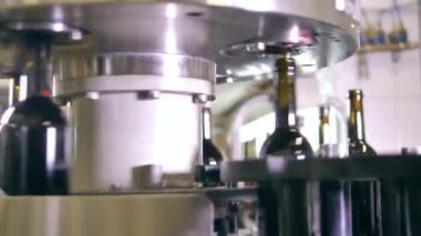 Dönen şarap şişeleme üretim hattı