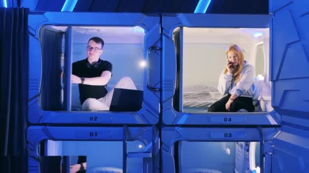 Young people are opening and closing doors of a capsule hotel — Stock Video