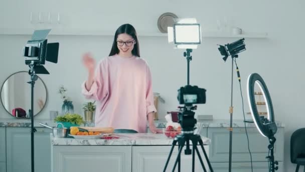 Video studio with a lady getting filmed while cooking — Stock Video