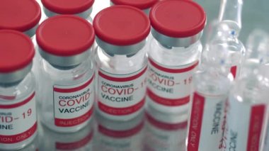 Ampullerde covid-19 aşısı.