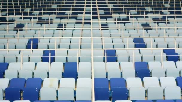 Arena deportiva con muchos asientos vacíos — Vídeos de Stock