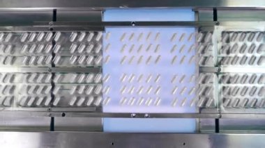 Kabarcıklarda kapsül ilaçlı ışınlama bandı.