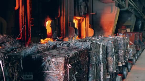 工业原料块铜冶炼炉 — 图库视频影像