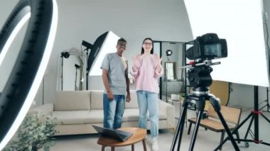 Bir kaç genç tarafından tutulan video çekimi