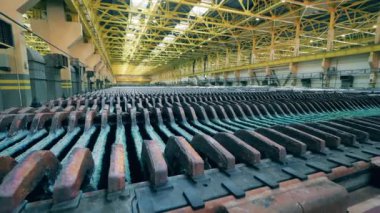 Bakır parçaları üreten bir fabrika.