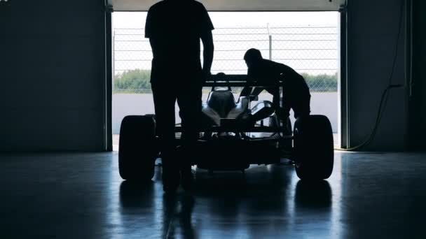 Racing car is getting wheeled out of the garage — Stock Video