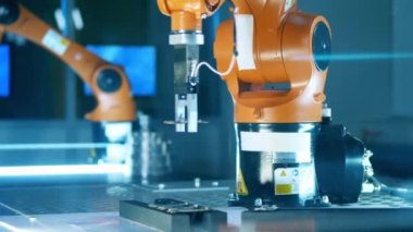 Robot kol laboratuardaki mikroçiplerin yerini alıyor.