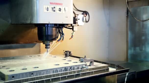 Traitement des métaux sur machine CNC . — Video