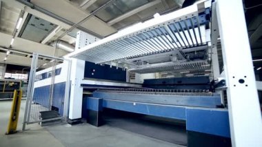 Metal bükme Makinası modern endüstriyel fabrika.
