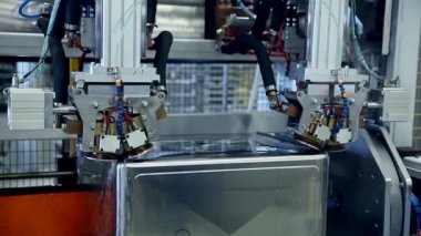 Lazer. Plazma robot kaynak makinesi metal ile çalışır.