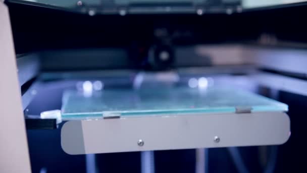 Impresión con plástico en impresora 3D . — Vídeos de Stock