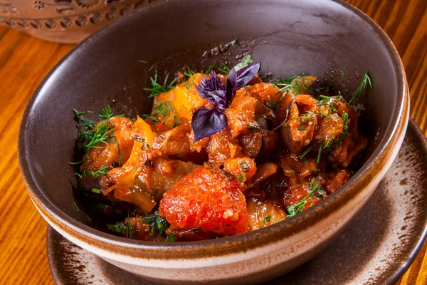 Ajapsandali with eggplant, pepper, tomato and herbs — Stock Photo, Image