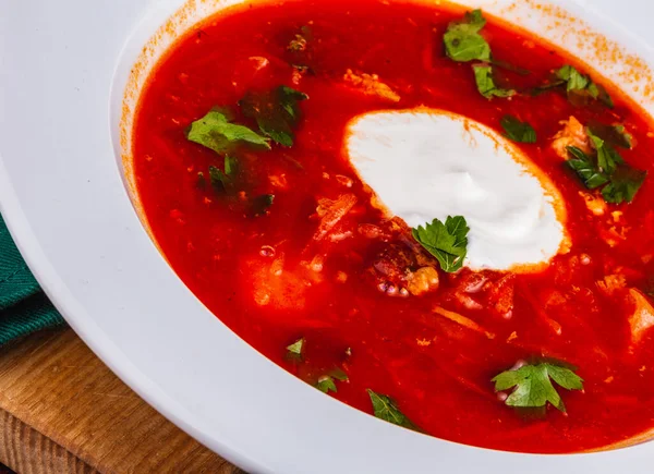 Zuppa Tradizionale Ucraina Russa Borscht Barbabietola Rossa Con Panna Acida — Foto Stock