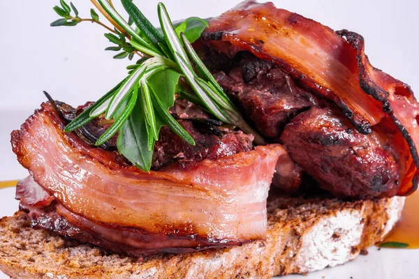 Tocino Envuelto Filete Mignon Pan Tostado — Foto de Stock