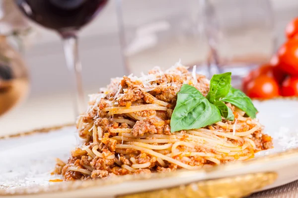 Spagetti bolognese sığır eti ile